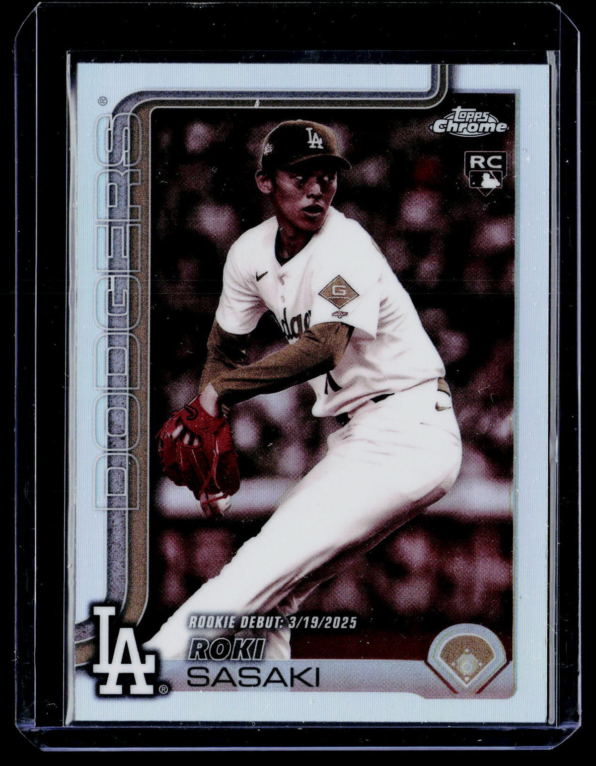 2025 Topps Chrome Baseball Roki Sasaki Rookie Card USC73 Los Angeles Dodgers - front
