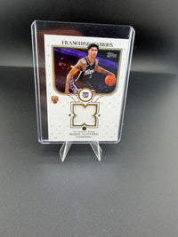 2024-25 Topps Franchise Fabrics Nique Clifford RC Player-Worn Memorabilia Sacramento Kings - front