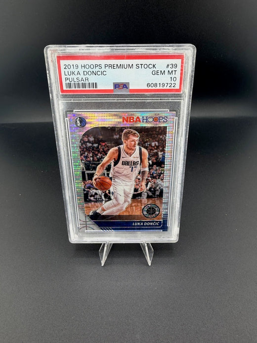 2019-20 Panini Hoops Premium Stock Pulsar Luka Dončić #39 PSA 10 Mavericks - front