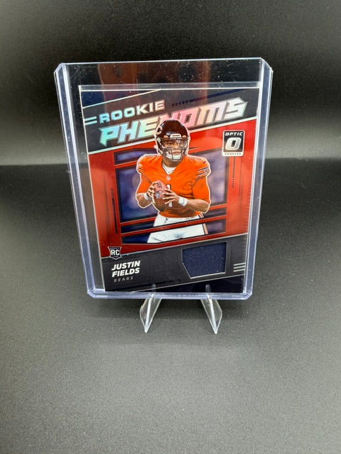 2021 Panini Donruss Optic Rookie Phenoms Justin Fields RP-4 Rookie Memorabilia Card - front